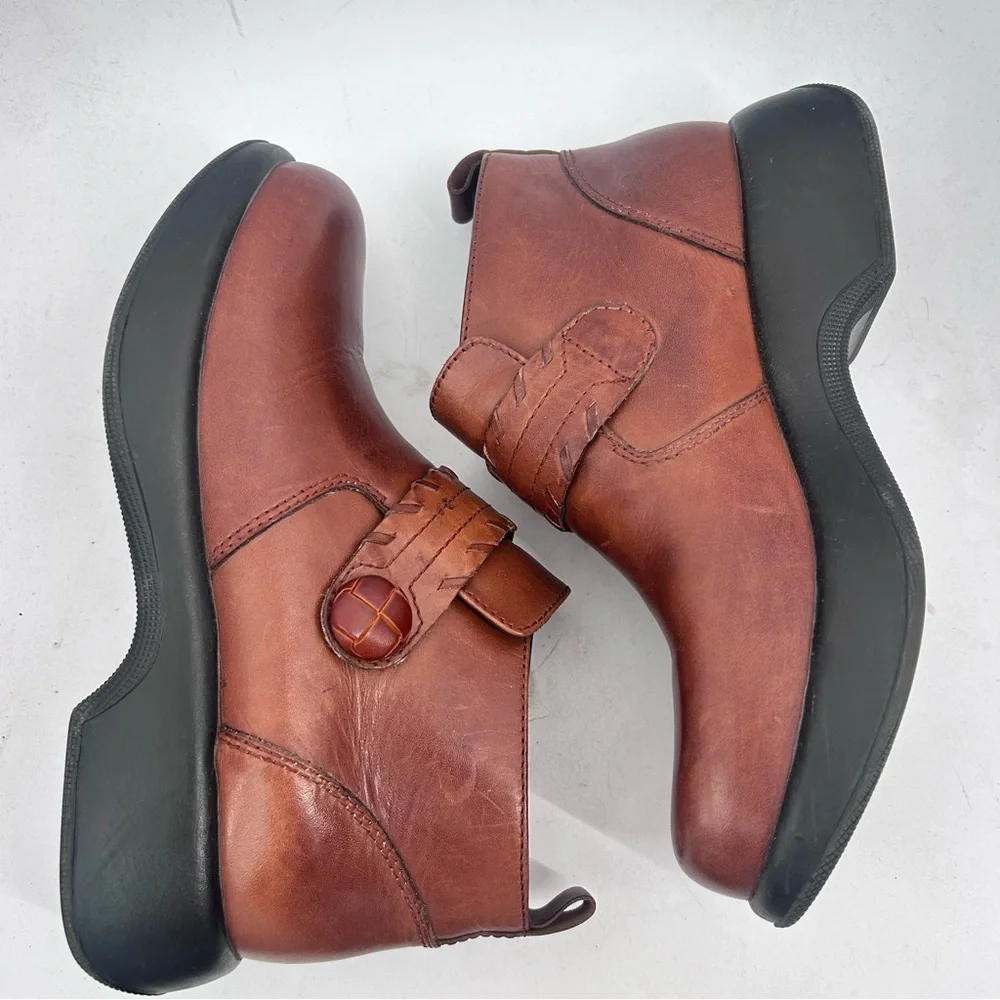 DANSKO Women Vtg Brown Leather Button Strap Ankle Boot Size 40 9.5